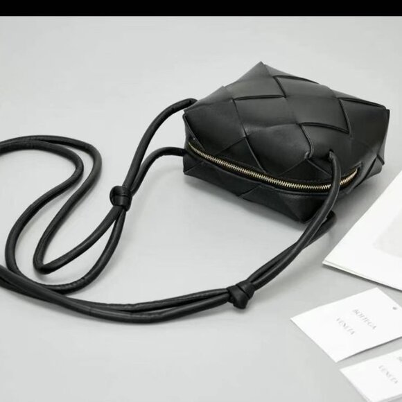 BOTTEGA VENETA Compact Woven Camera Pouch - Picture 2 of 9